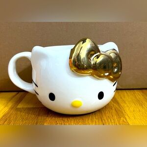 Hello Kitty Gold Bow Mug